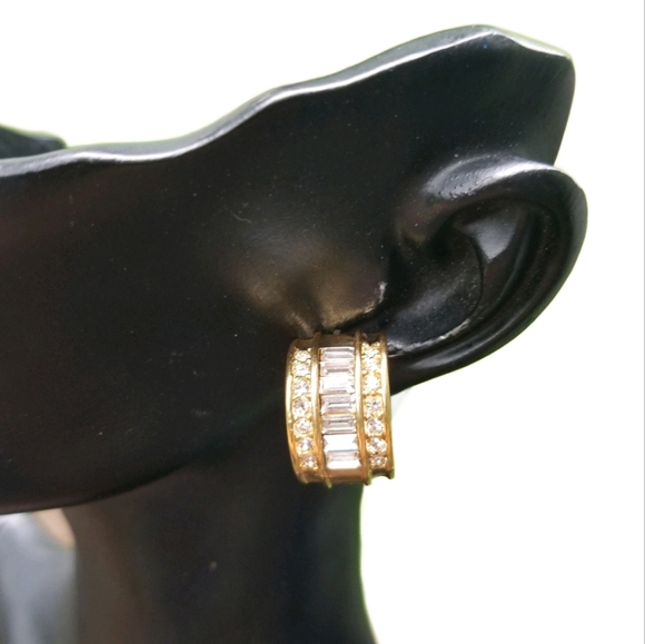 ROMAN VINTAGE GOLDTONE & WHITE RHINESTONE EARRINGS - Picture 1 of 6